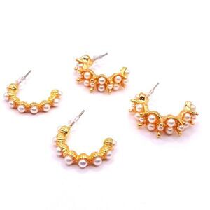 Set of 2 gold hoop pearl earrings